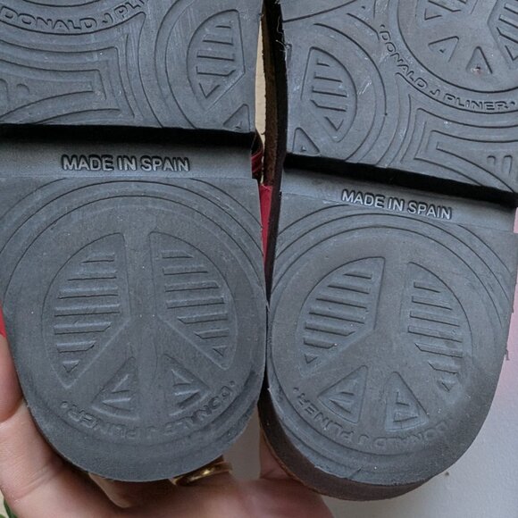 Donald J Pliner, Beaded Coral Corkbed Thong Sandals – Made in Spain – Size 9 - Picture 9 of 10